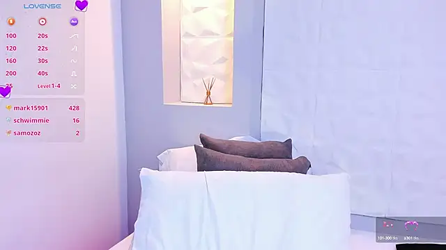 Snapshot of EmilyRouss_ chatting on February 2025 01:30:02 AM EmilyRouss online show from February 2025 01:30:02 AM