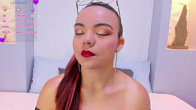 Snapshot of EmilyRouss_ chatting on February 2025 07:14:01 PM EmilyRouss online show from February 2025 07:14:01 PM