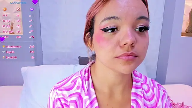 Snapshot of EmilyRouss_ chatting on March 2025 01:31:02 AM EmilyRouss online show from March 2025 01:31:02 AM