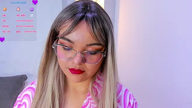 Snapshot of EmilyRouss_ chatting on March 2025 10:10:02 PM EmilyRouss online show from March 2025 10:10:02 PM