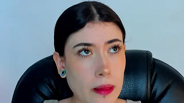 melody suarez online show from December 2024 07:42:02 PM