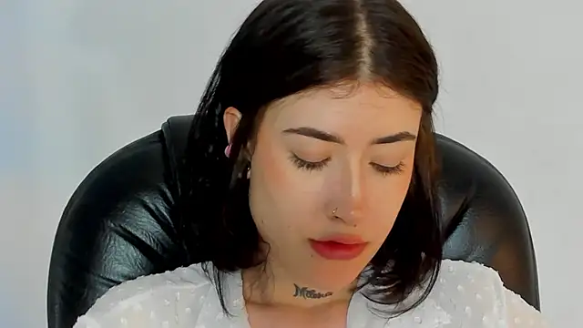 melody suarez online show from January 2025 01:31:02 AM