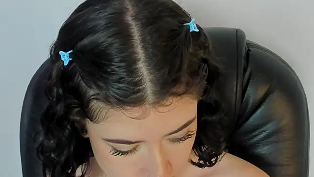 melody suarez online show from February 2025 01:36:01 AM