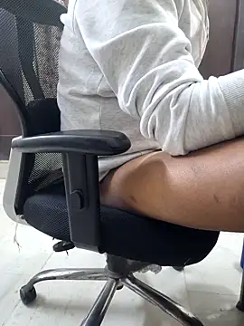 Snapshot of divyansh_hyderabadi chatting on December 2025 05:06:02 PM divyansh hyderabadi online show from December 2025 05:06:02 PM