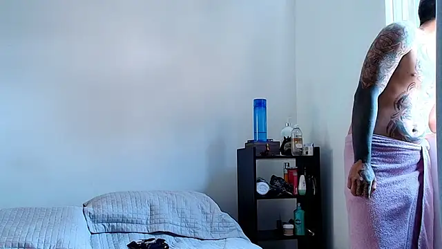 anika lowen02 online show from December 2024 04:38:02 PM