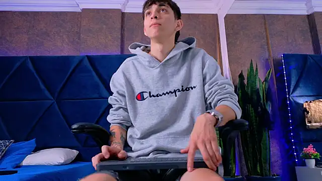 Lion Foster01 online show from October 2025 12:01:02 PM