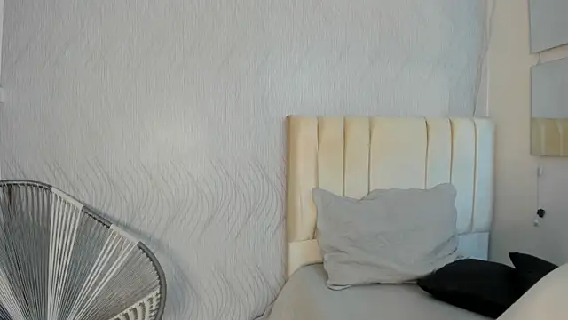 Snapshot of miranda_villa chatting on February 2025 12:27:02 PM miranda villa online show from February 2025 12:27:02 PM