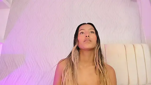 Snapshot of miranda_villa chatting on March 2025 03:38:02 PM miranda villa online show from March 2025 03:38:02 PM