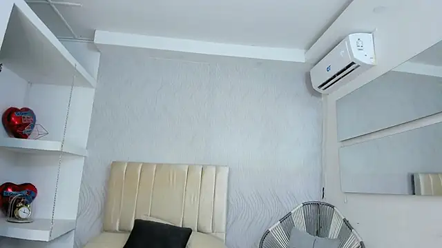 Snapshot of miranda_villa chatting on March 2025 12:34:01 PM miranda villa online show from March 2025 12:34:01 PM