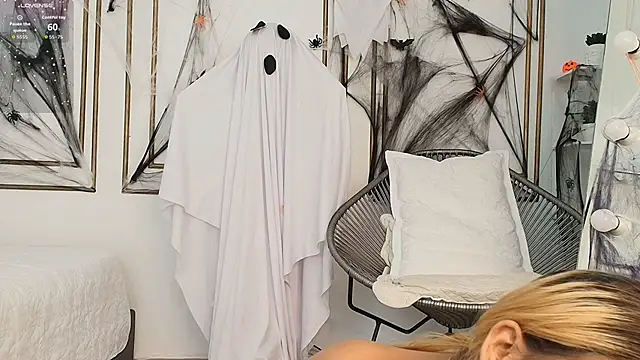 Snapshot of miranda_villa chatting on October 2025 12:50:01 PM miranda villa online show from October 2025 12:50:01 PM