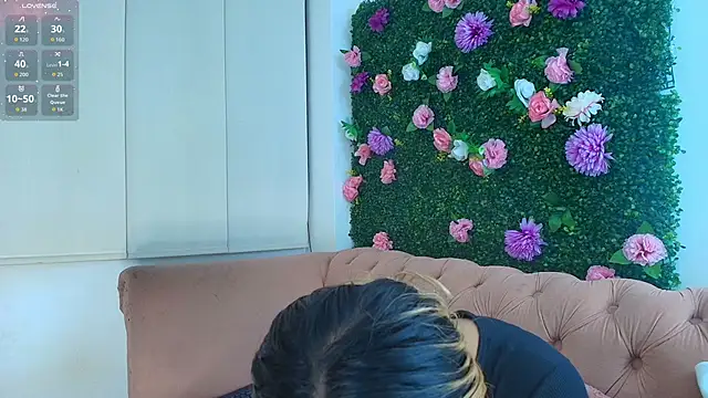 Snapshot of miranda_villa chatting on November 2025 12:28:01 PM miranda villa online show from November 2025 12:28:01 PM