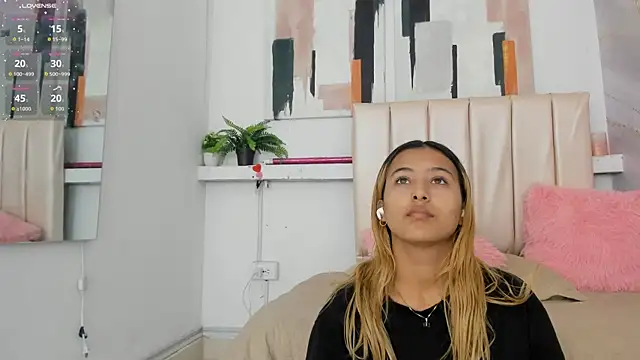 Snapshot of miranda_villa chatting on November 2025 12:26:01 PM miranda villa online show from November 2025 12:26:01 PM