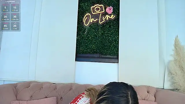 Snapshot of miranda_villa chatting on November 2025 12:26:01 PM miranda villa online show from November 2025 12:26:01 PM