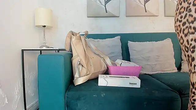 Snapshot of miranda_villa chatting on November 2025 12:04:01 PM miranda villa online show from November 2025 12:04:01 PM