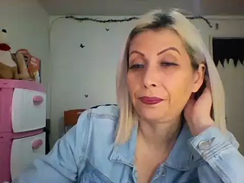 alixia81 online show from December 2024 12:06:01 PM