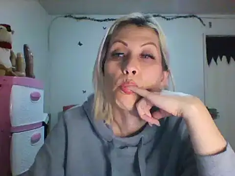 alixia81 online show from December 2024 02:28:01 AM