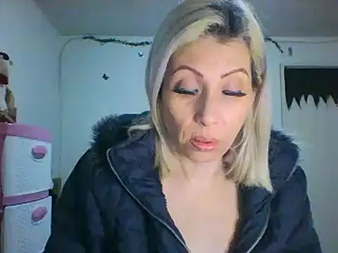 alixia81 online show from December 2024 09:39:02 AM