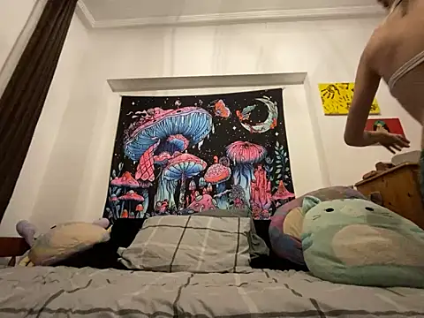 Snapshot of EmilyCleeveland chatting on February 2025 07:38:02 PM EmilyCleeveland online show from February 2025 07:38:02 PM