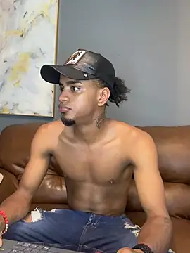 AaronCruz  online show from February 2025 07:31:02 PM