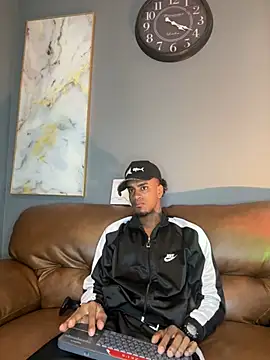 AaronCruz  online show from February 2025 07:18:02 PM