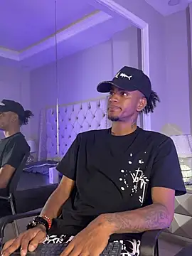 AaronCruz  online show from February 2025 07:38:02 PM