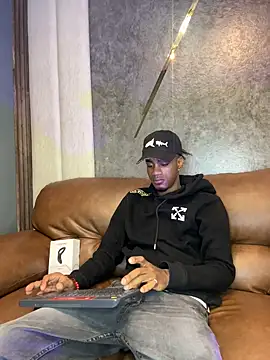 AaronCruz  online show from February 2025 12:49:02 PM