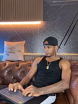 AaronCruz  online show from February 2026 01:32:02 AM