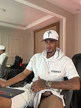 AaronCruz  online show from March 2026 10:46:01 PM