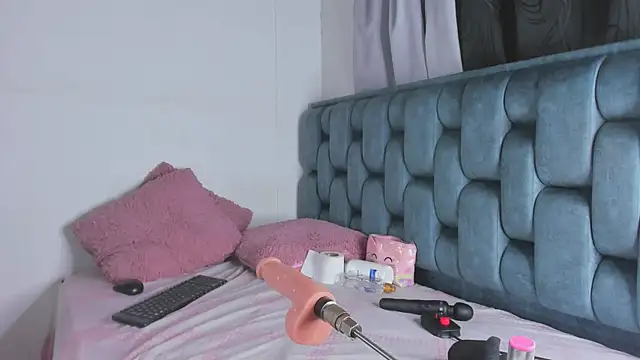 Roxy-Smith online show from March 2026 11:19:02 PM