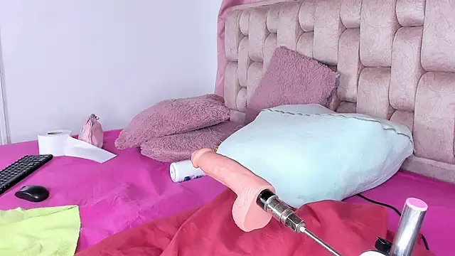 Snapshot of Roxy-Smith chatting on April 2026 10:34:01 PM Roxy-Smith online show from April 2026 10:34:01 PM