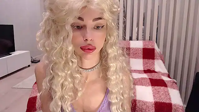 Snapshot of MiloTheName chatting on December 2024 04:21:01 AM MiloTheName online show from December 2024 04:21:01 AM