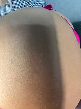 Snapshot of MiloTheName chatting on October 2025 06:04:01 AM MiloTheName online show from October 2025 06:04:01 AM