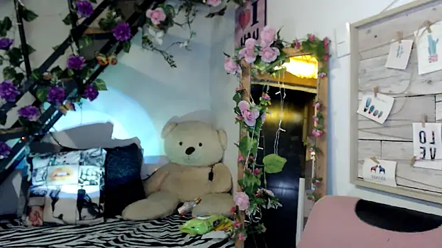 Snapshot of luna_sky83 chatting on July 2026 05:57:01 AM luna sky83 online show from July 2026 05:57:01 AM