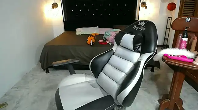 candy hairy online show from January 2025 06:12:01 AM