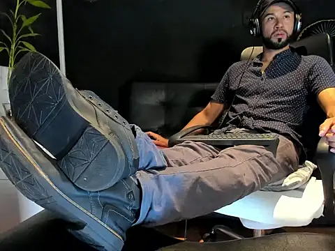 alessandro wye online show from October 2025 03:03:02 AM