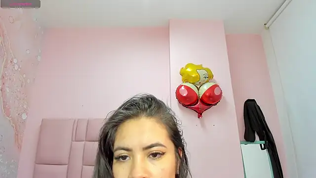 soyzarahtorres online show from September 2025 11:18:02 PM