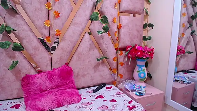 Paris Petit online show from December 2024 10:45:01 PM