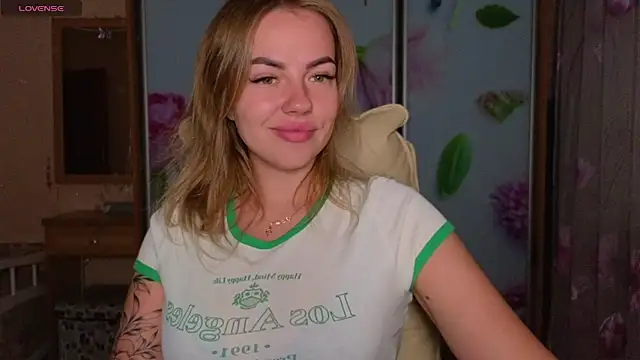 EmilyRobbie online show from October 2025 06:25:02 PM