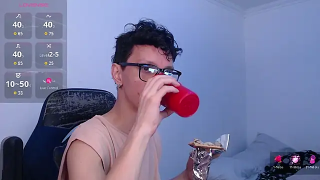 Snapshot of bryamado69 chatting on July 2026 01:54:01 AM bryamado69 online show from July 2026 01:54:01 AM