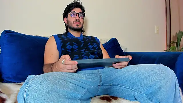 Ackerman Eren  online show from January 2025 06:25:01 PM