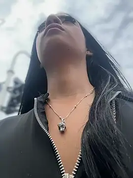 Laura fernandezII online show from February 2025 03:28:02 PM