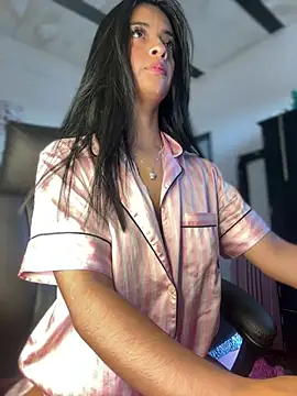 Laura fernandezII online show from February 2025 02:21:01 PM