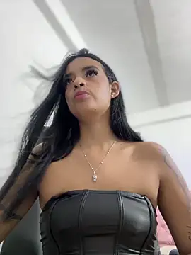 Laura fernandezII online show from February 2025 02:18:01 AM