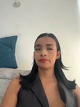 Laura fernandezII online show from May 2026 07:29:01 PM