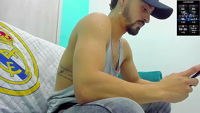 Snapshot of MAXIMUS_MASTE3 chatting on January 2025 04:08:02 AM MAXIMUS MASTE3 online show from January 2025 04:08:02 AM