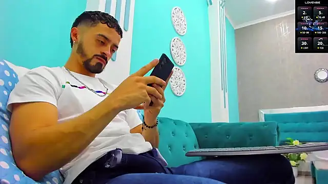 Snapshot of MAXIMUS_MASTE3 chatting on January 2025 02:19:01 AM MAXIMUS MASTE3 online show from January 2025 02:19:01 AM