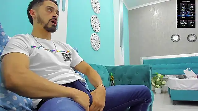 Snapshot of MAXIMUS_MASTE3 chatting on January 2025 04:33:02 AM MAXIMUS MASTE3 online show from January 2025 04:33:02 AM