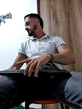 Snapshot of MAXIMUS_MASTE3 chatting on February 2025 02:47:02 AM MAXIMUS MASTE3 online show from February 2025 02:47:02 AM