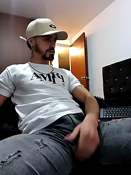 Snapshot of MAXIMUS_MASTE3 chatting on February 2025 12:19:01 AM MAXIMUS MASTE3 online show from February 2025 12:19:01 AM