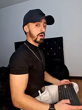 Snapshot of MAXIMUS_MASTE3 chatting on February 2025 02:12:02 AM MAXIMUS MASTE3 online show from February 2025 02:12:02 AM